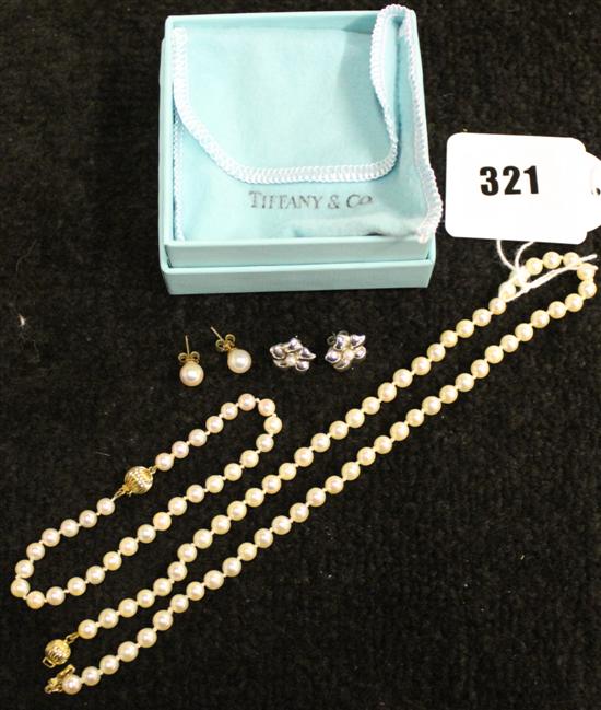 Pair Tiffany & Co silver & pearl flowerhead earrings, pearl necklace & matching bracelet & pair 9ct gold & pearl studs